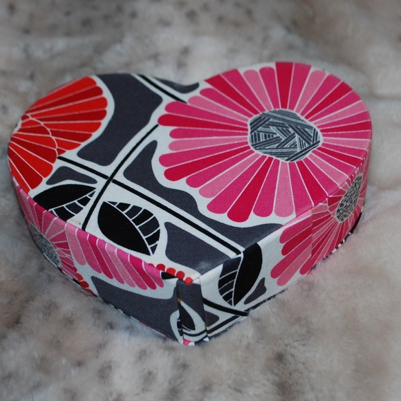 *** Vera Bradley Heart Shape Jewelry/Trinket Box - Picture 4 of 7